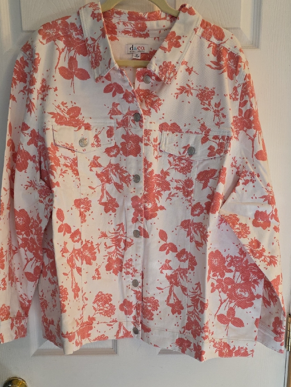 d &co  Floral Print Button-Front Jacket in Coral on White 3X